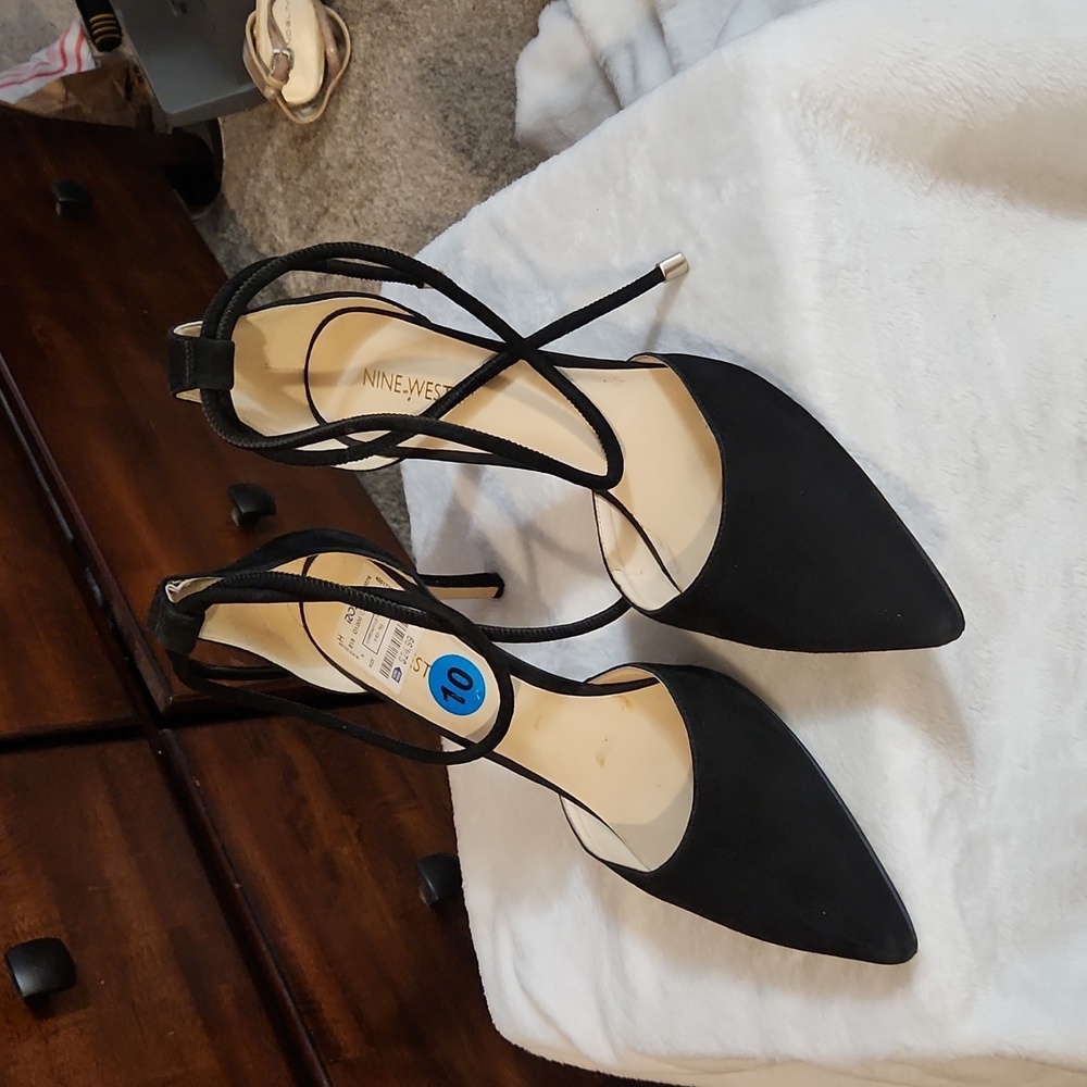 NINE WEST SUEDE  HEELS Size 10. BLACK SUEDE